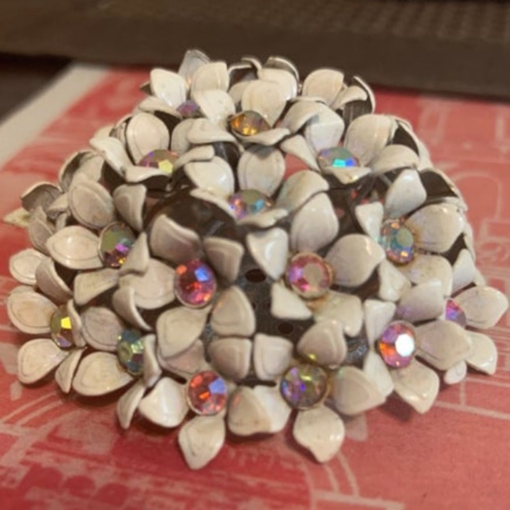 ❇️Vtg Kramer Dome Aurora Stone Flower Brooch❇️